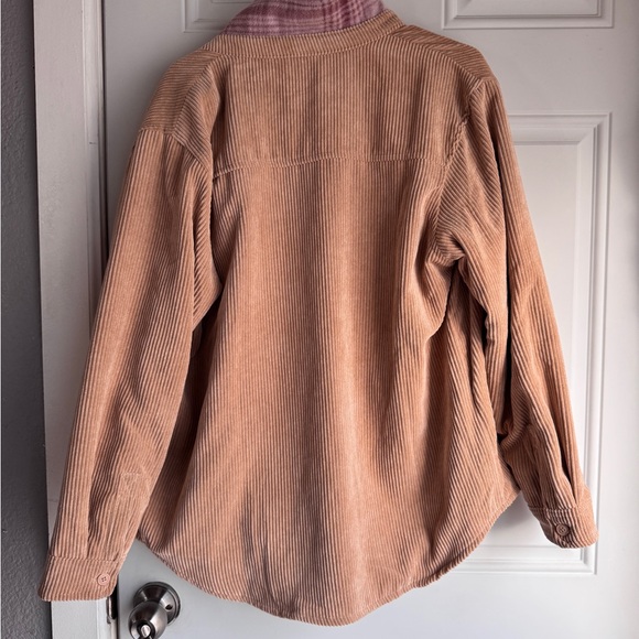 Reversible Pink and Tan Fleece/Corduroy Shacket - Picture 5 of 6